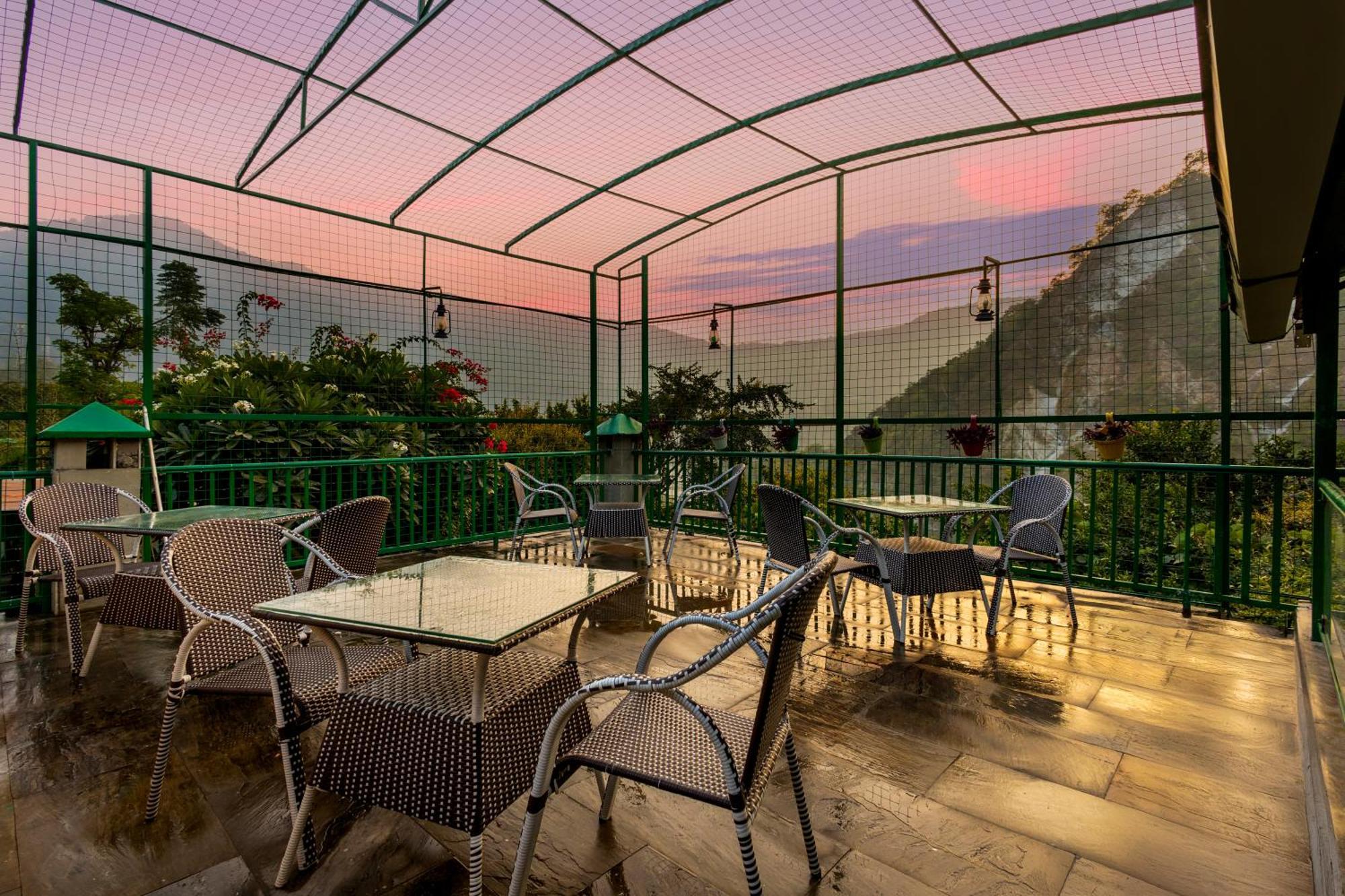 Sterling Corbett Hotel Garjia Exterior foto